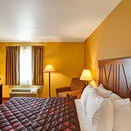 Rodeway Inn & Suites Phillipsburg Exterior photo