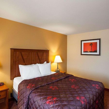 Rodeway Inn & Suites Phillipsburg Exterior photo