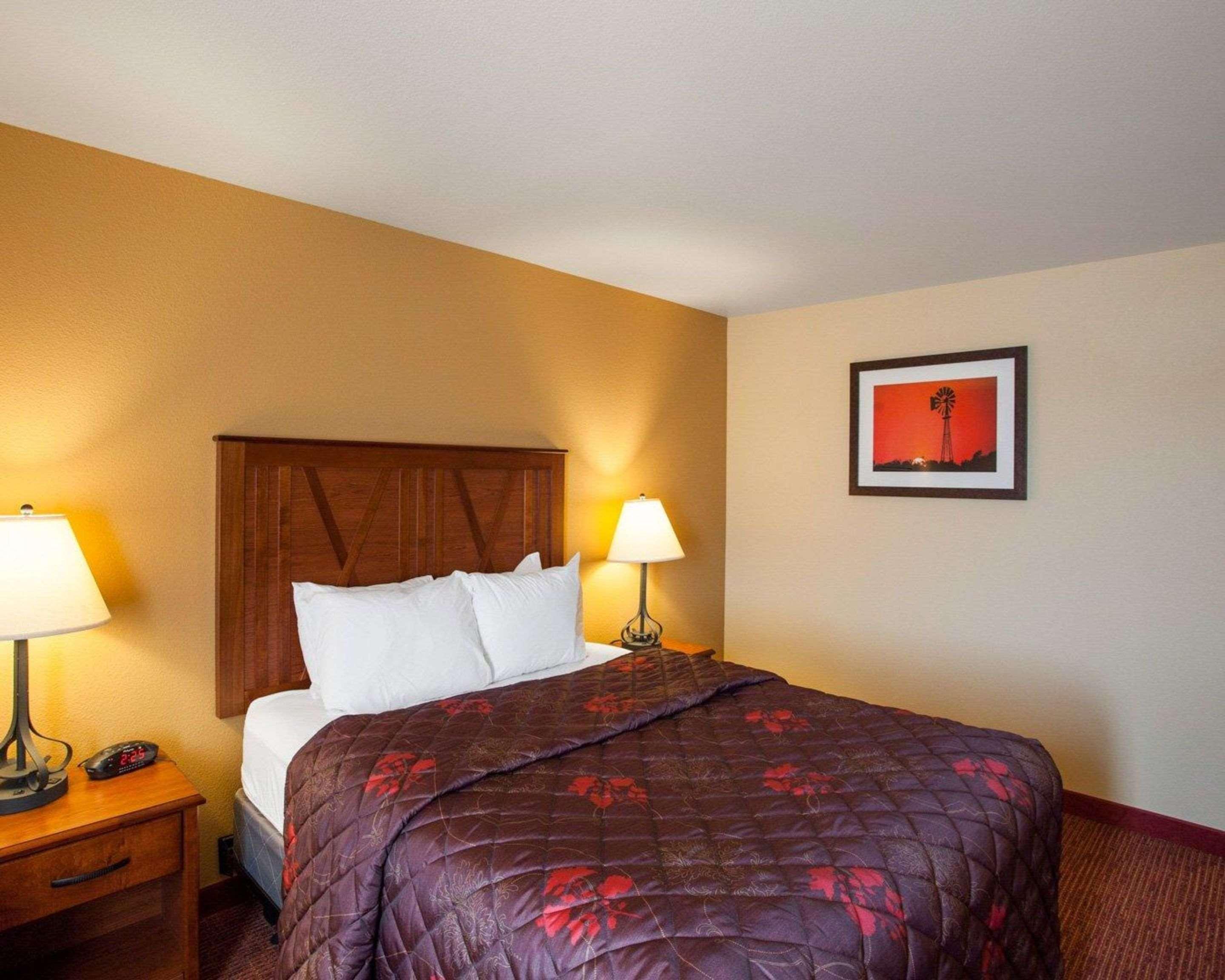Rodeway Inn & Suites Phillipsburg Exterior photo