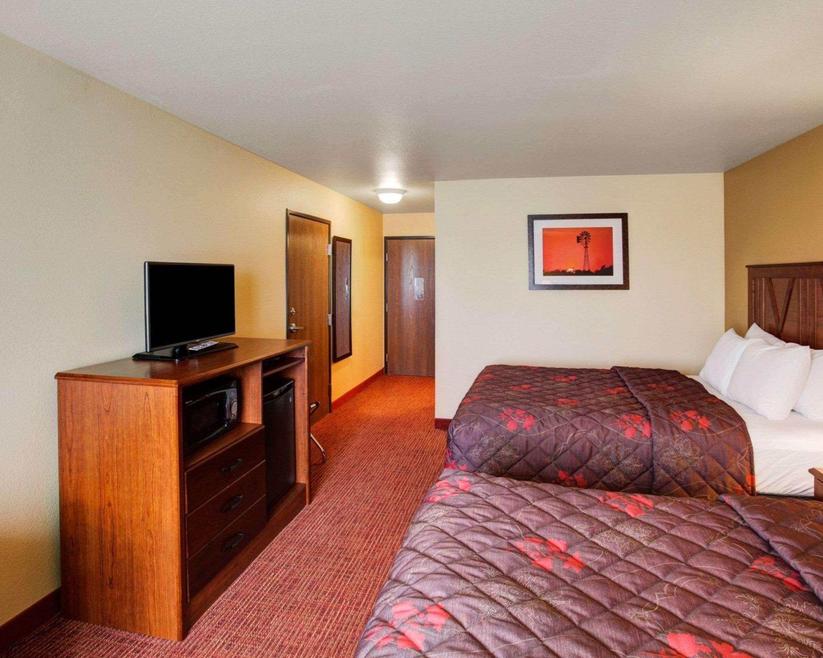 Rodeway Inn & Suites Phillipsburg Exterior photo