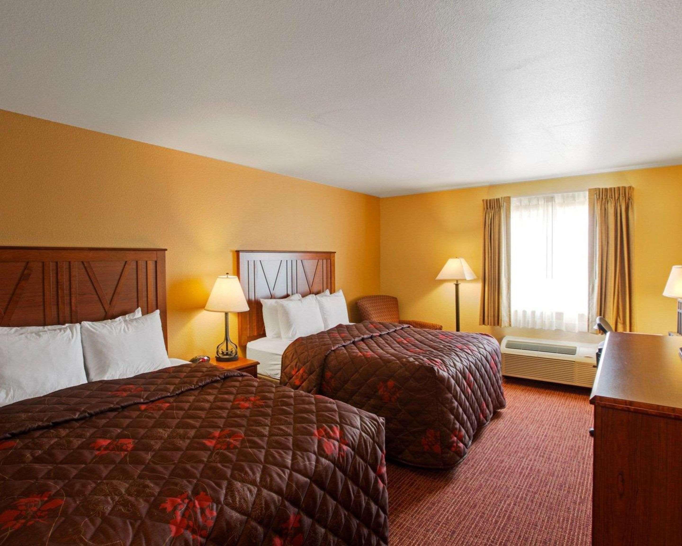 Rodeway Inn & Suites Phillipsburg Exterior photo