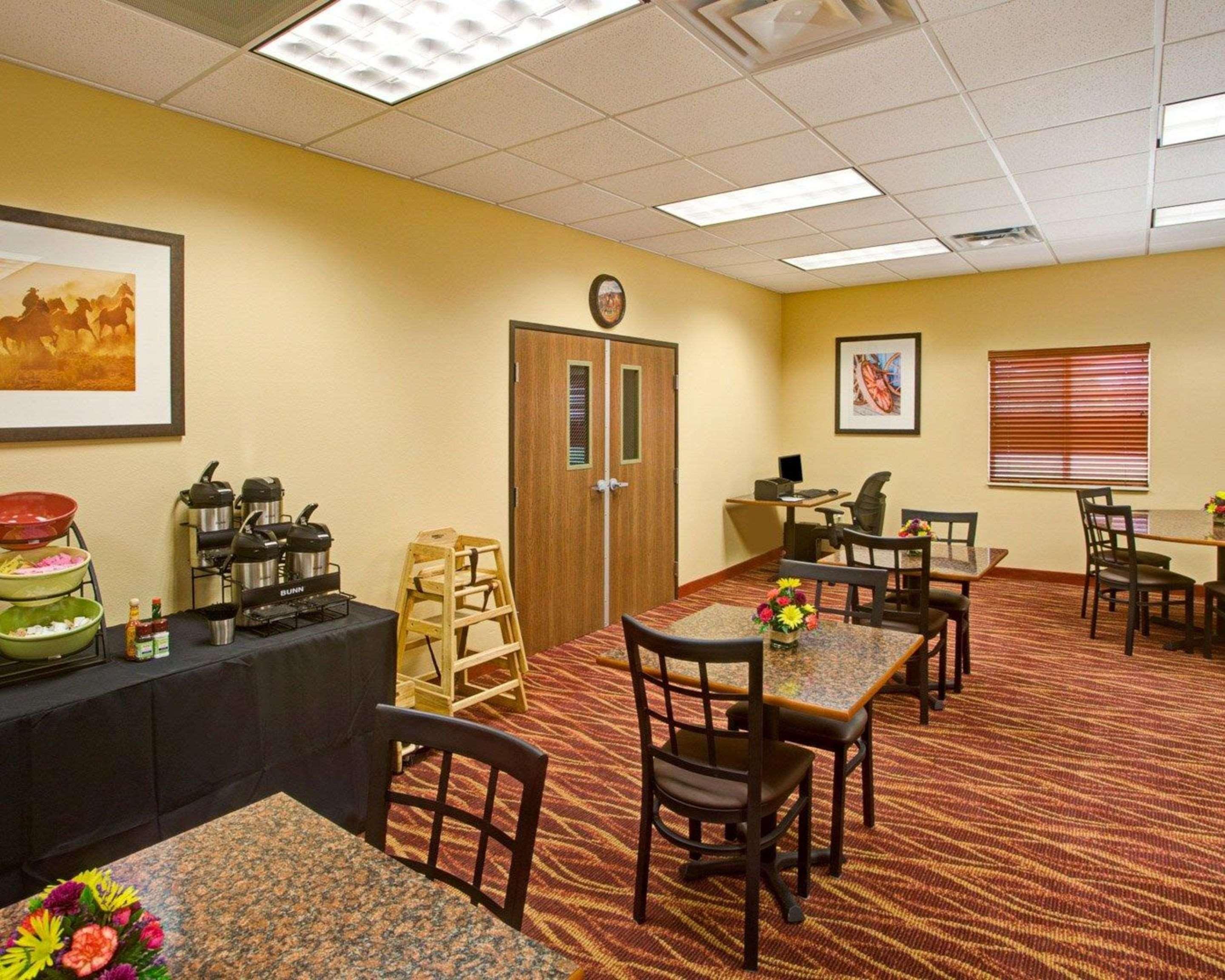 Rodeway Inn & Suites Phillipsburg Exterior photo