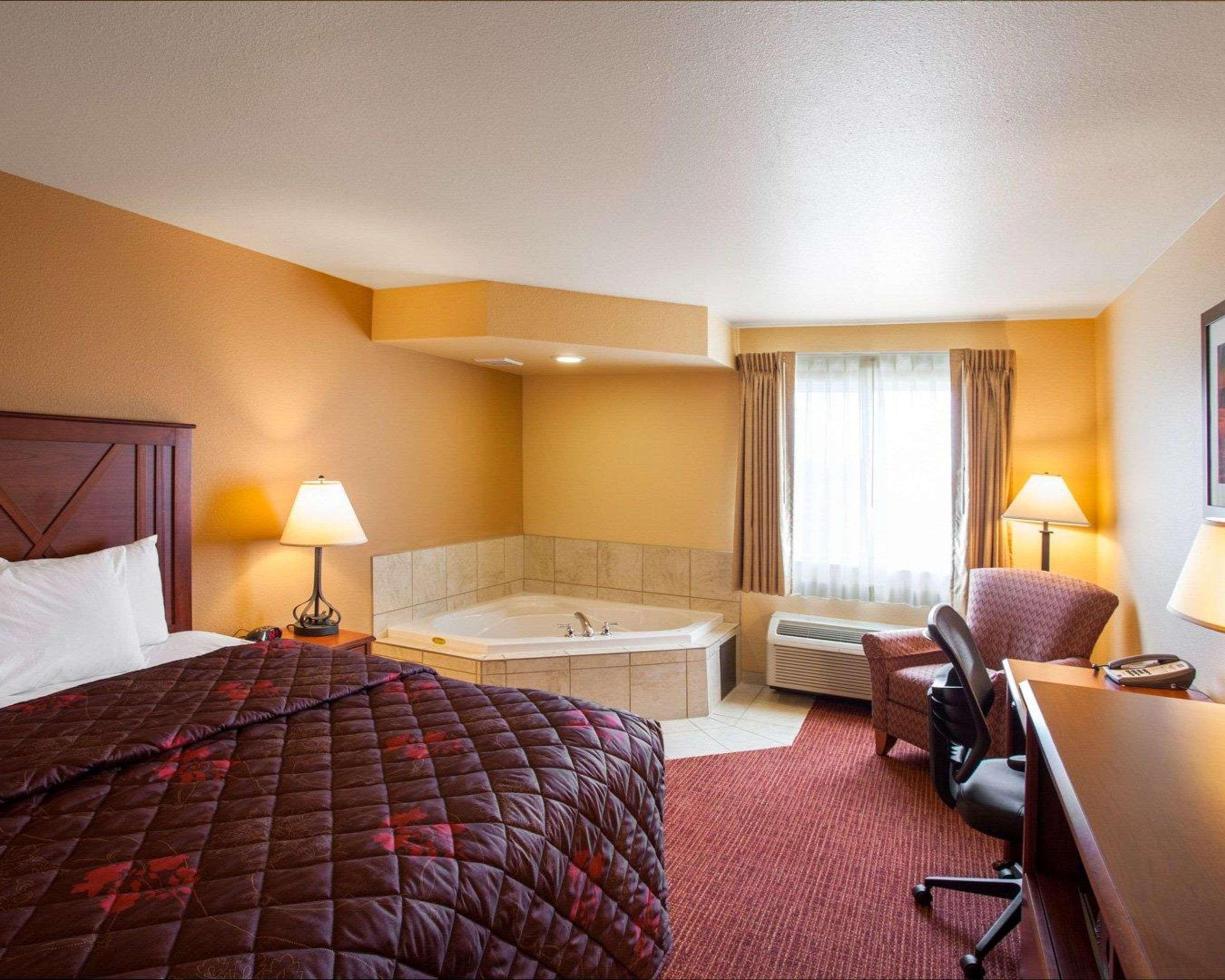 Rodeway Inn & Suites Phillipsburg Exterior photo
