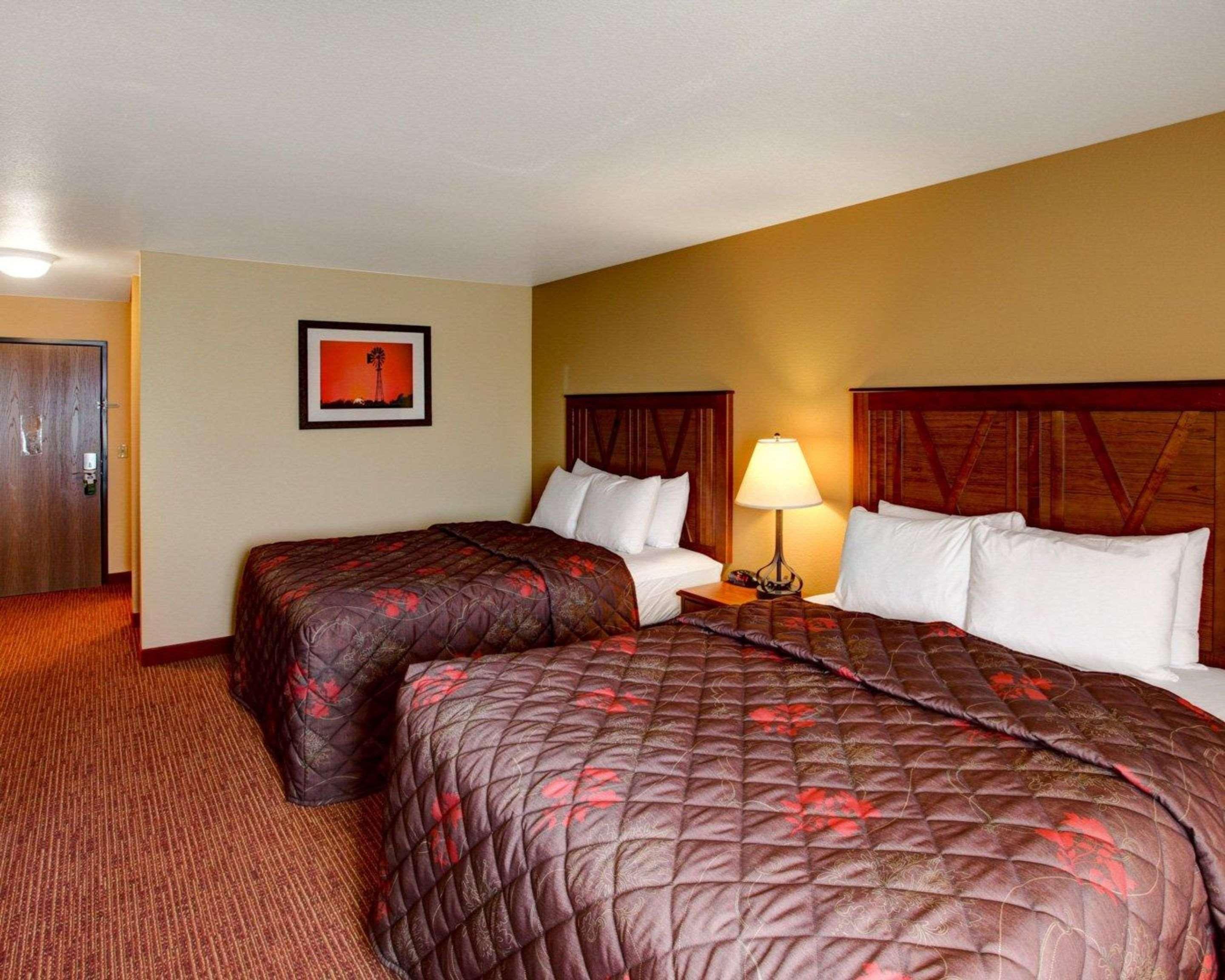 Rodeway Inn & Suites Phillipsburg Exterior photo