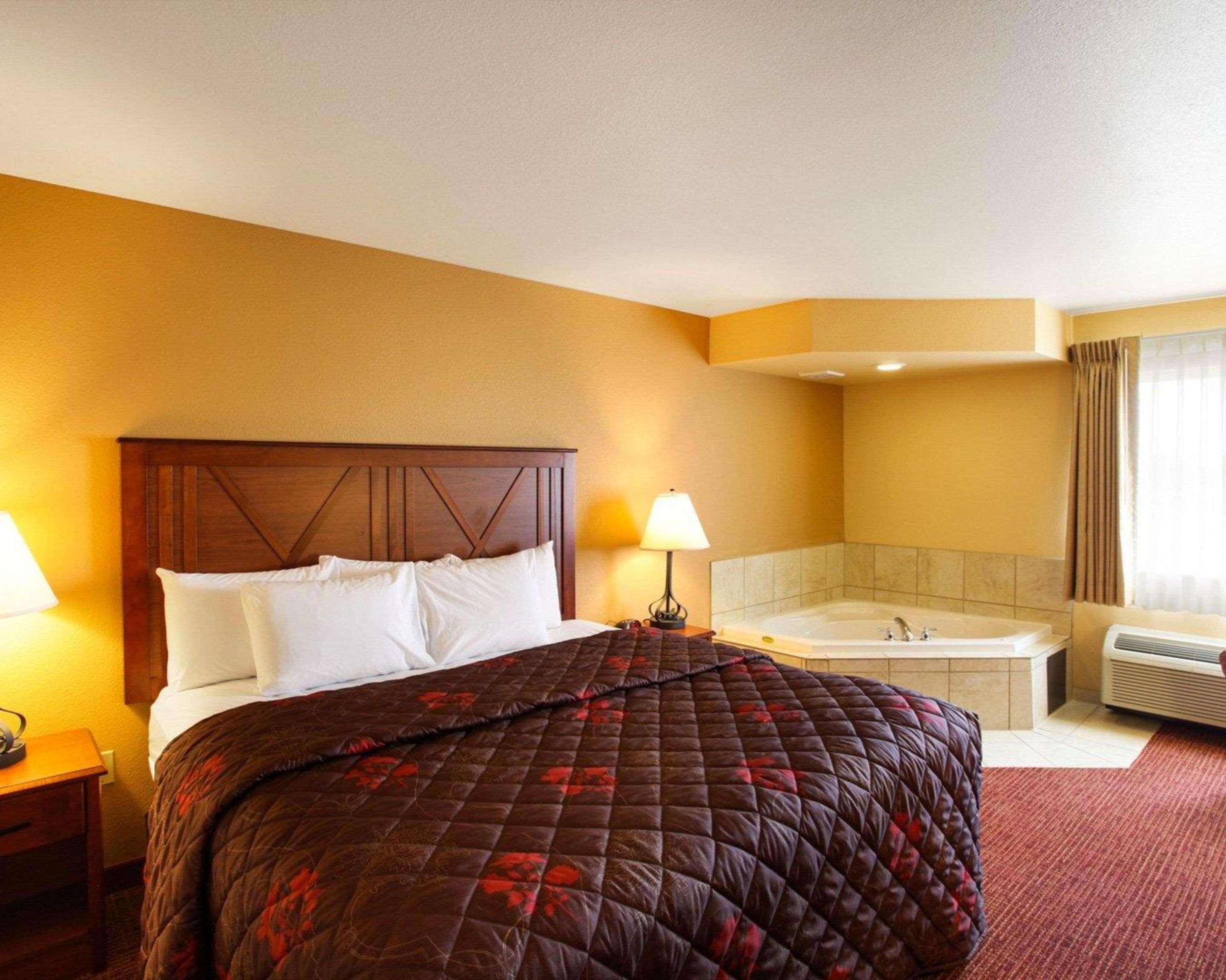 Rodeway Inn & Suites Phillipsburg Exterior photo