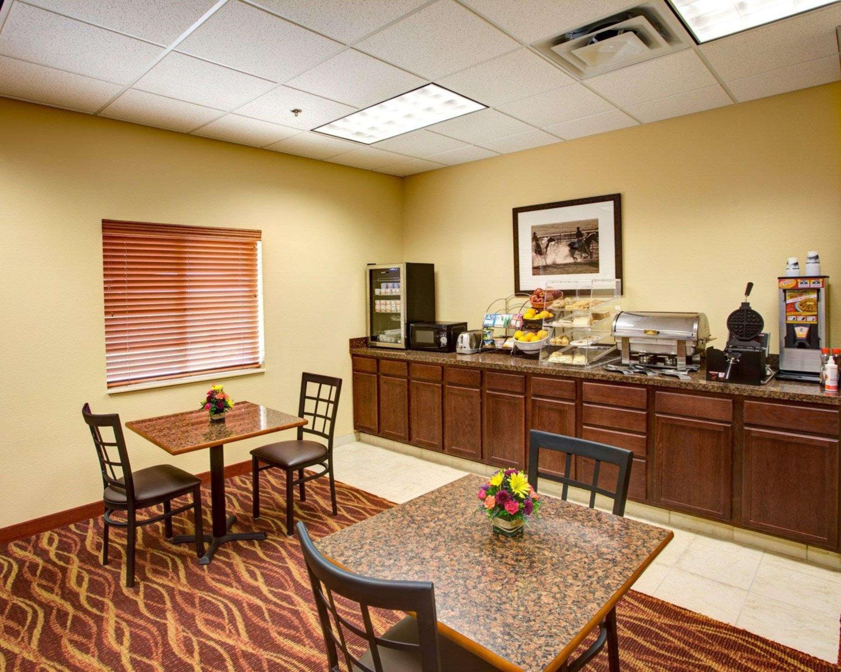 Rodeway Inn & Suites Phillipsburg Exterior photo