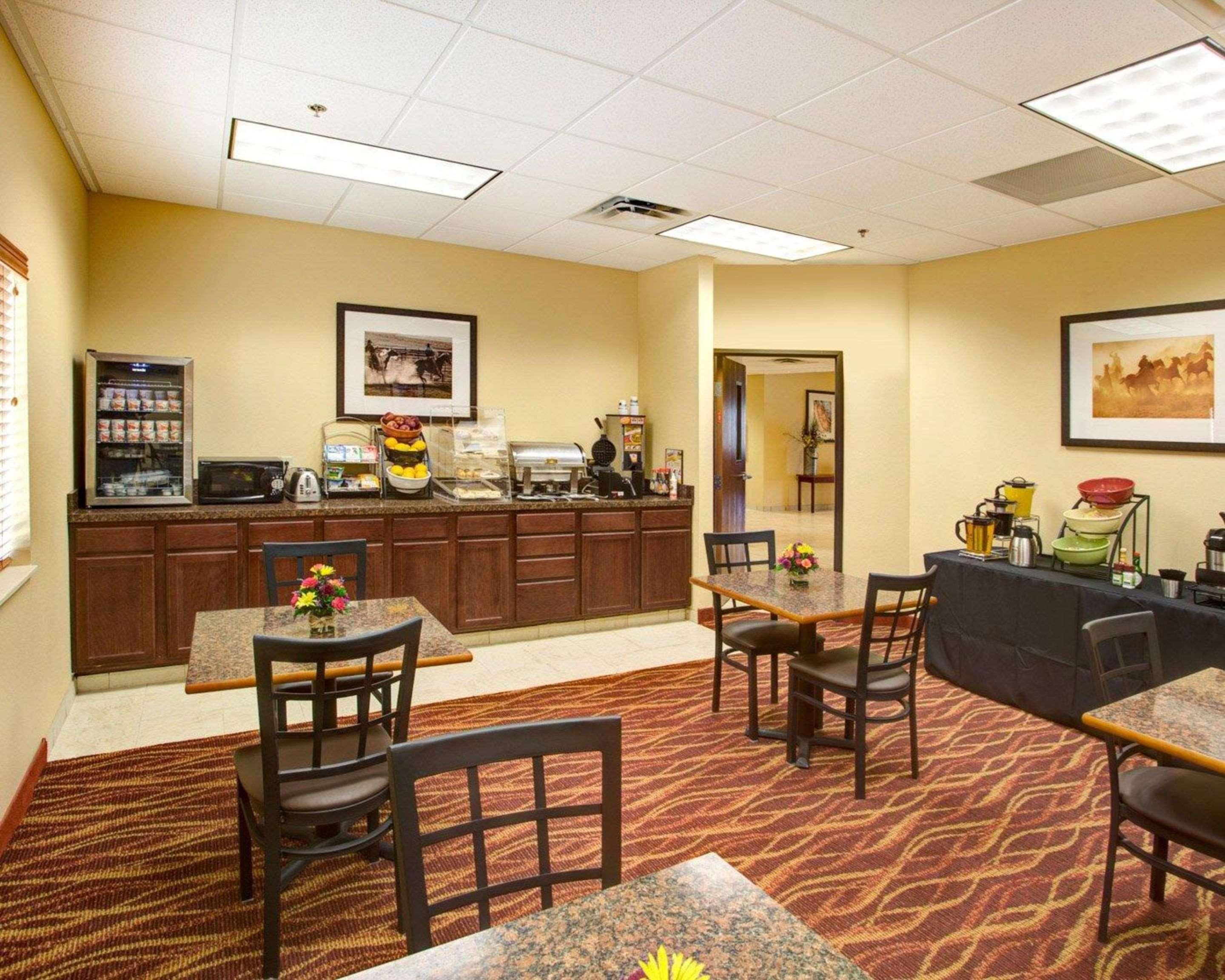 Rodeway Inn & Suites Phillipsburg Exterior photo