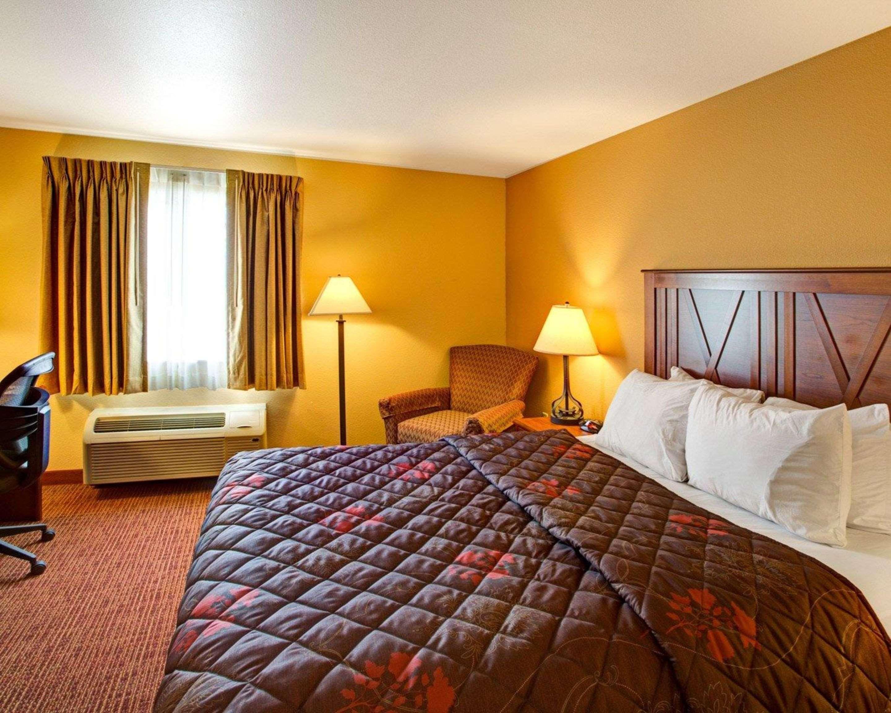 Rodeway Inn & Suites Phillipsburg Exterior photo