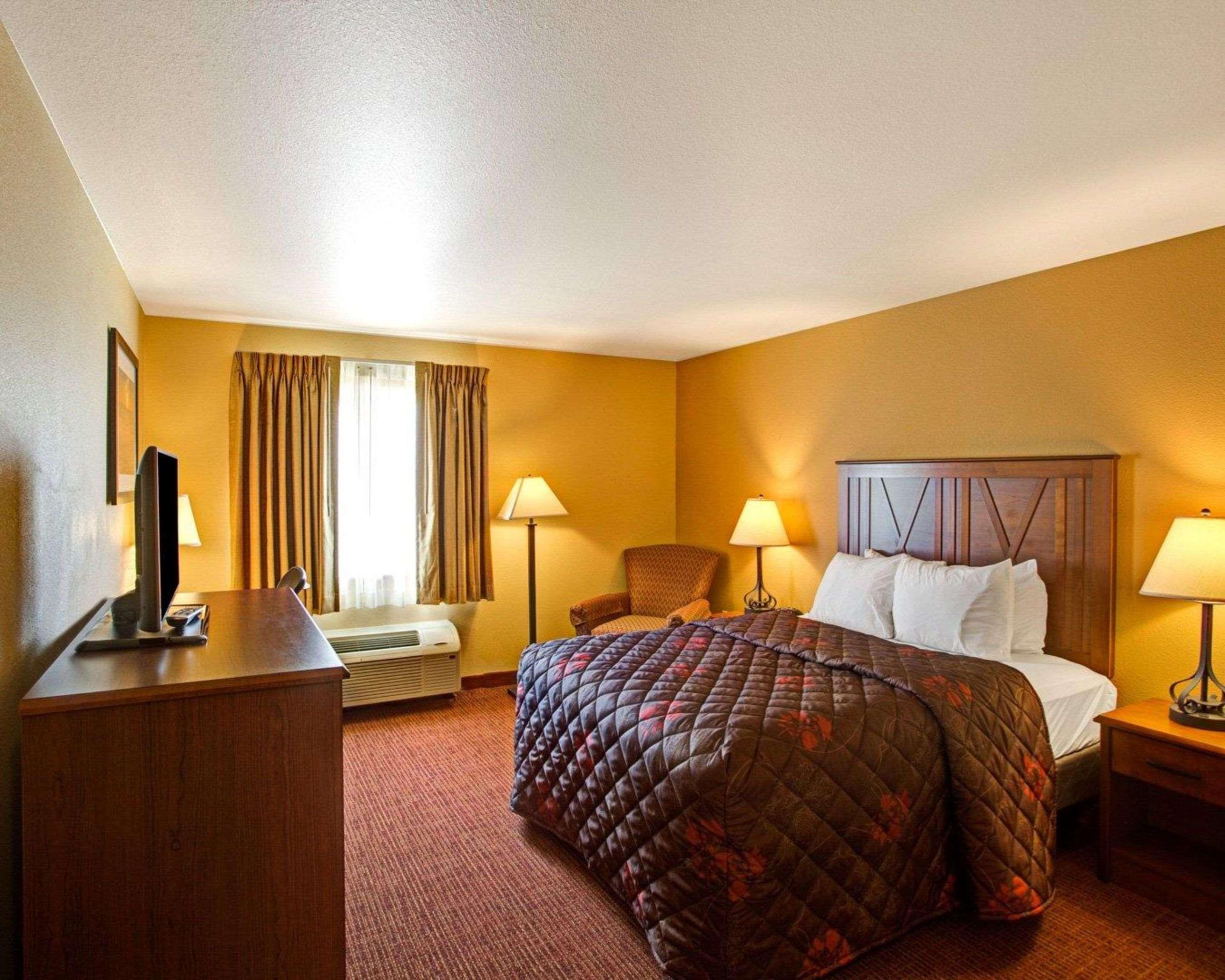 Rodeway Inn & Suites Phillipsburg Exterior photo