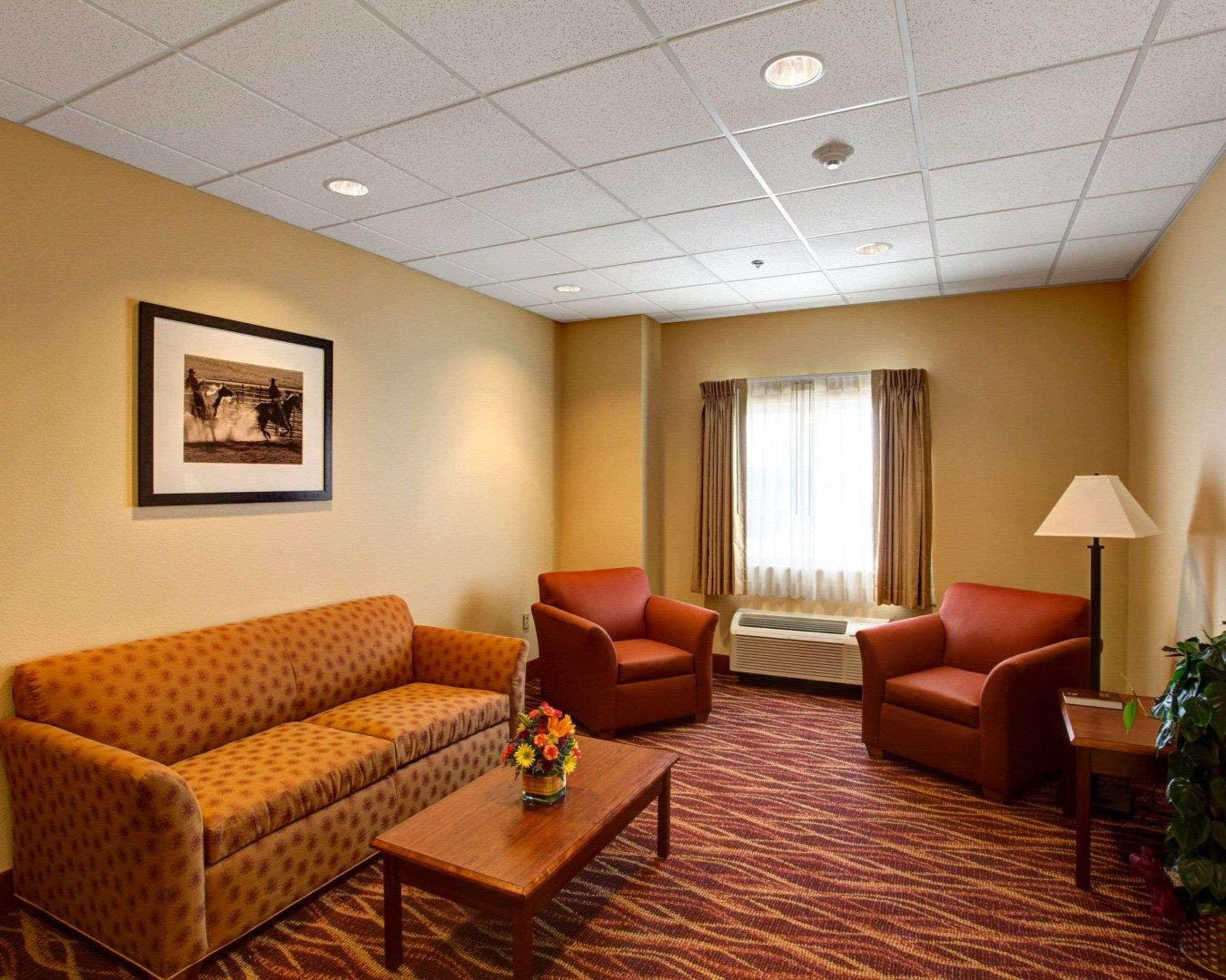 Rodeway Inn & Suites Phillipsburg Exterior photo