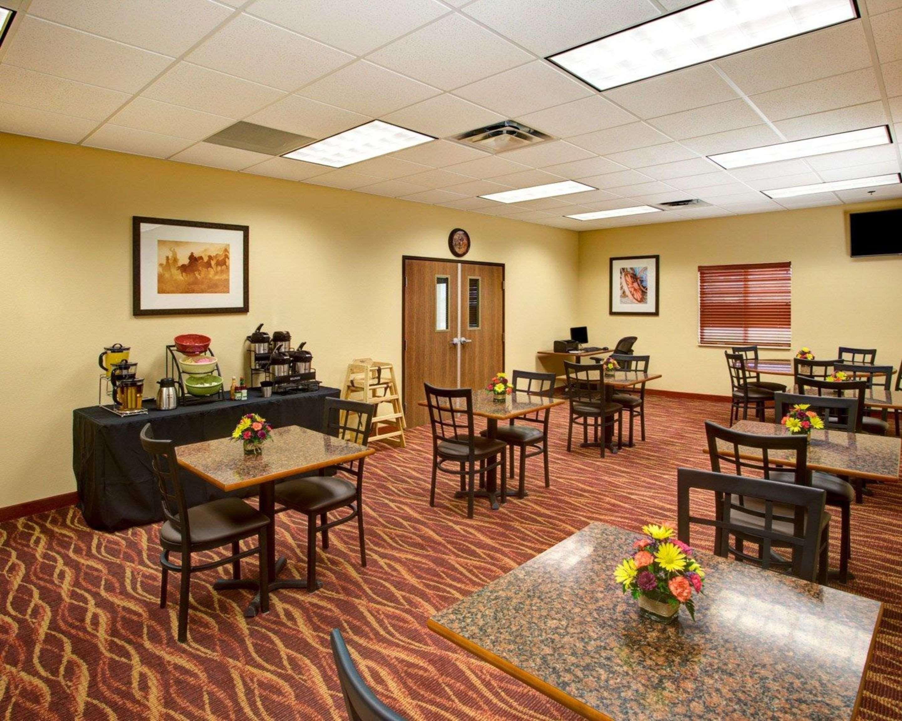 Rodeway Inn & Suites Phillipsburg Exterior photo
